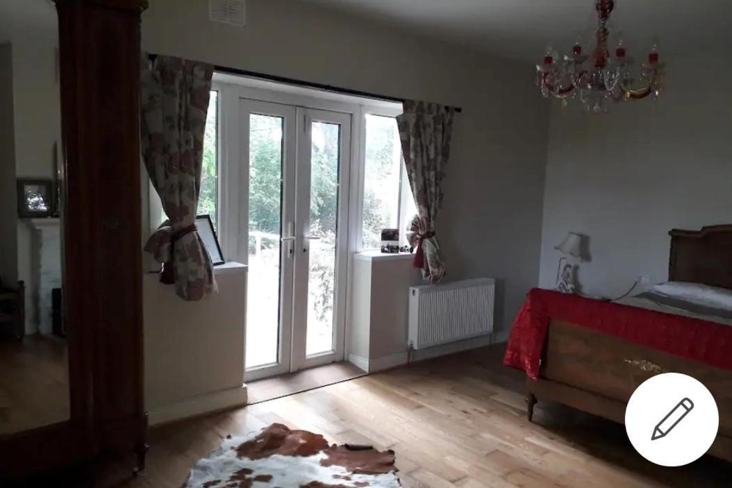King Size Bed, Private Parking, Centrally Located Kilkenny Exterior photo